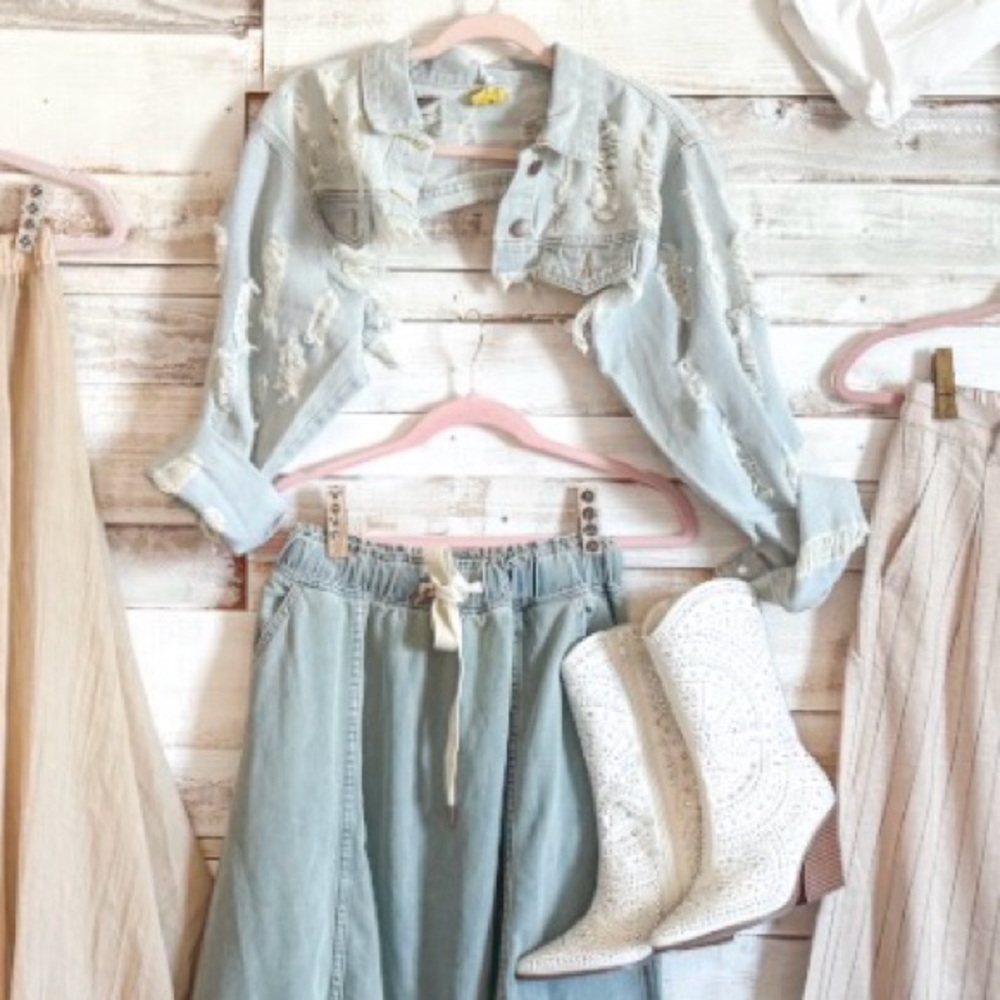 Light Wash Distressed Cropped Denim Jacket